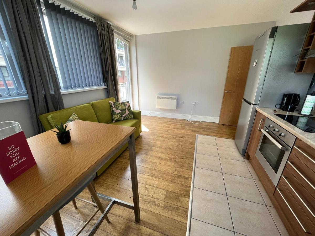 Апартаменты London Modern Flat Near Transports Экстерьер фото