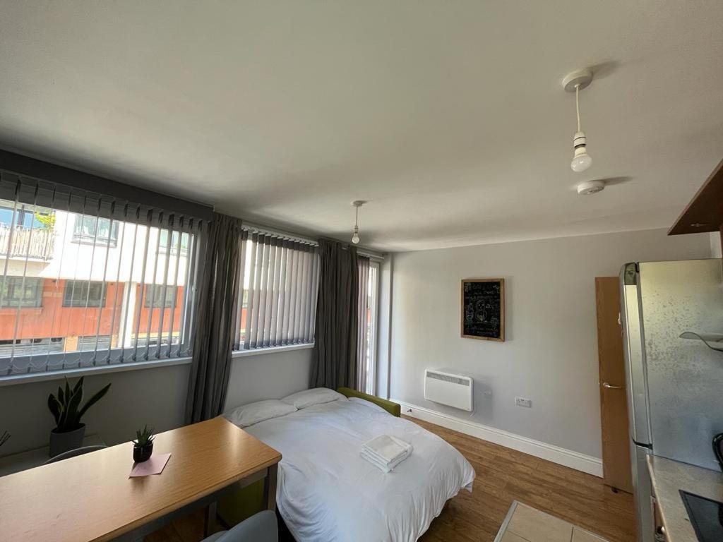 Апартаменты London Modern Flat Near Transports Экстерьер фото