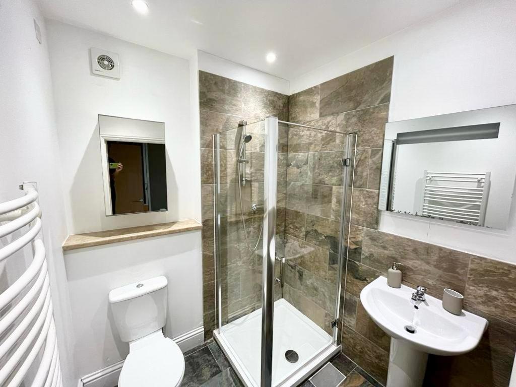 Апартаменты London Modern Flat Near Transports Экстерьер фото