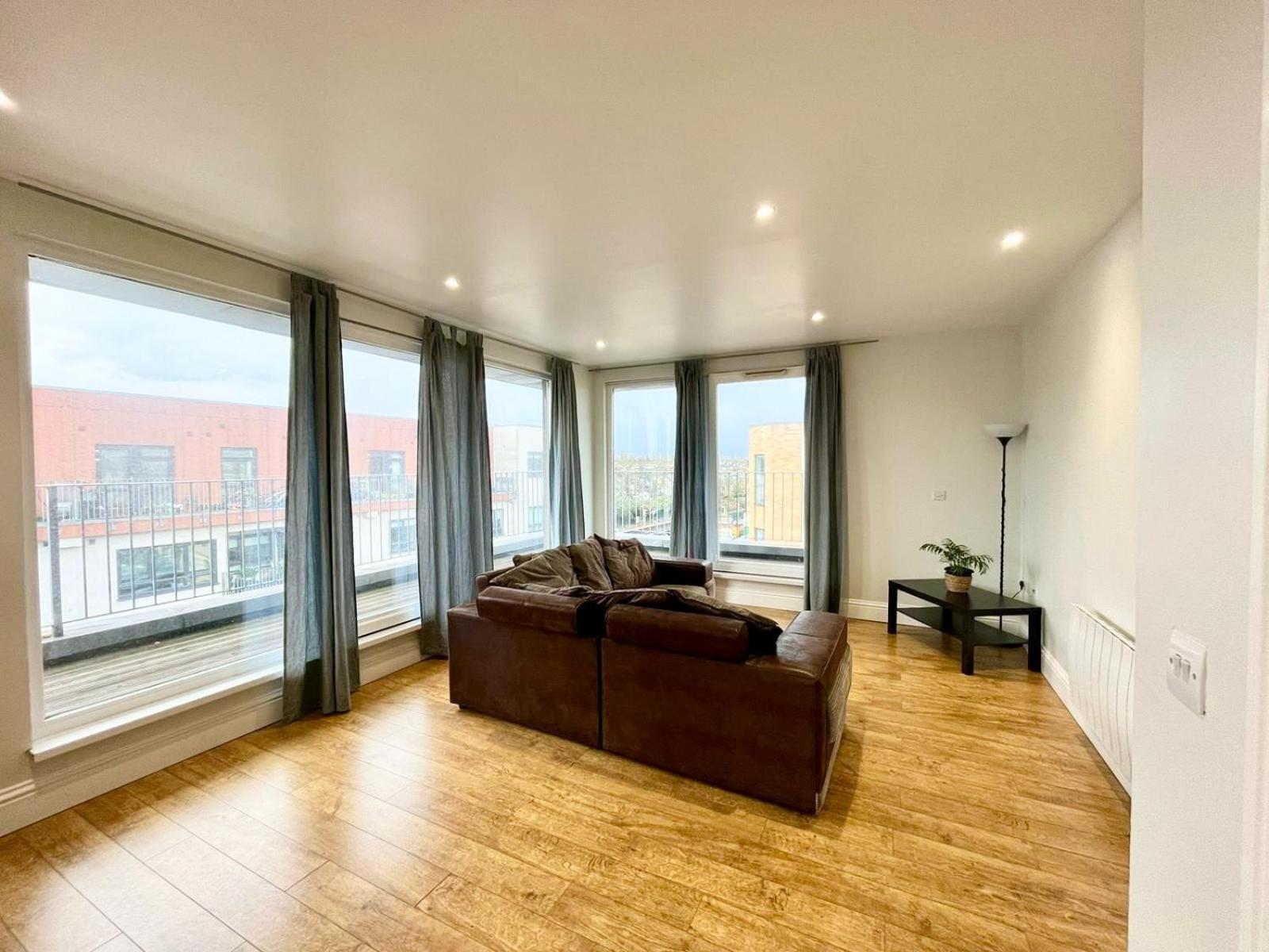 Апартаменты London Modern Flat Near Transports Экстерьер фото