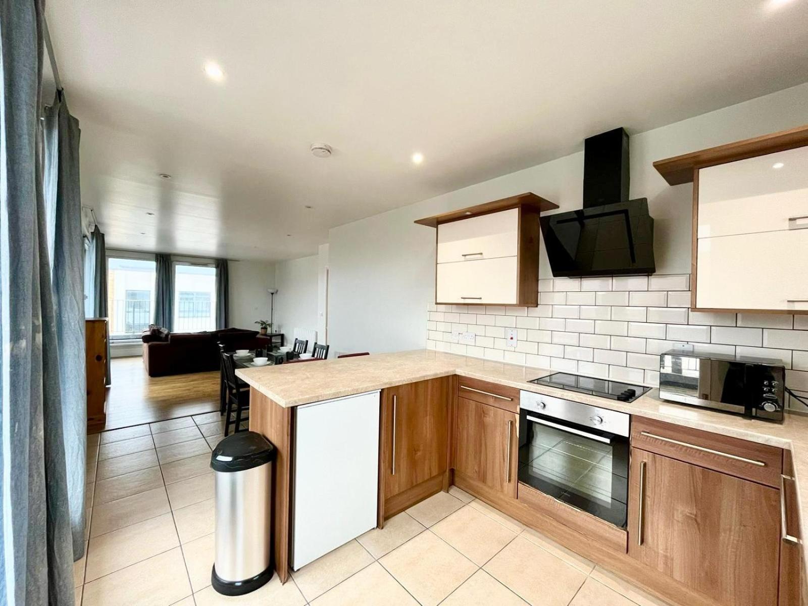 Апартаменты London Modern Flat Near Transports Экстерьер фото
