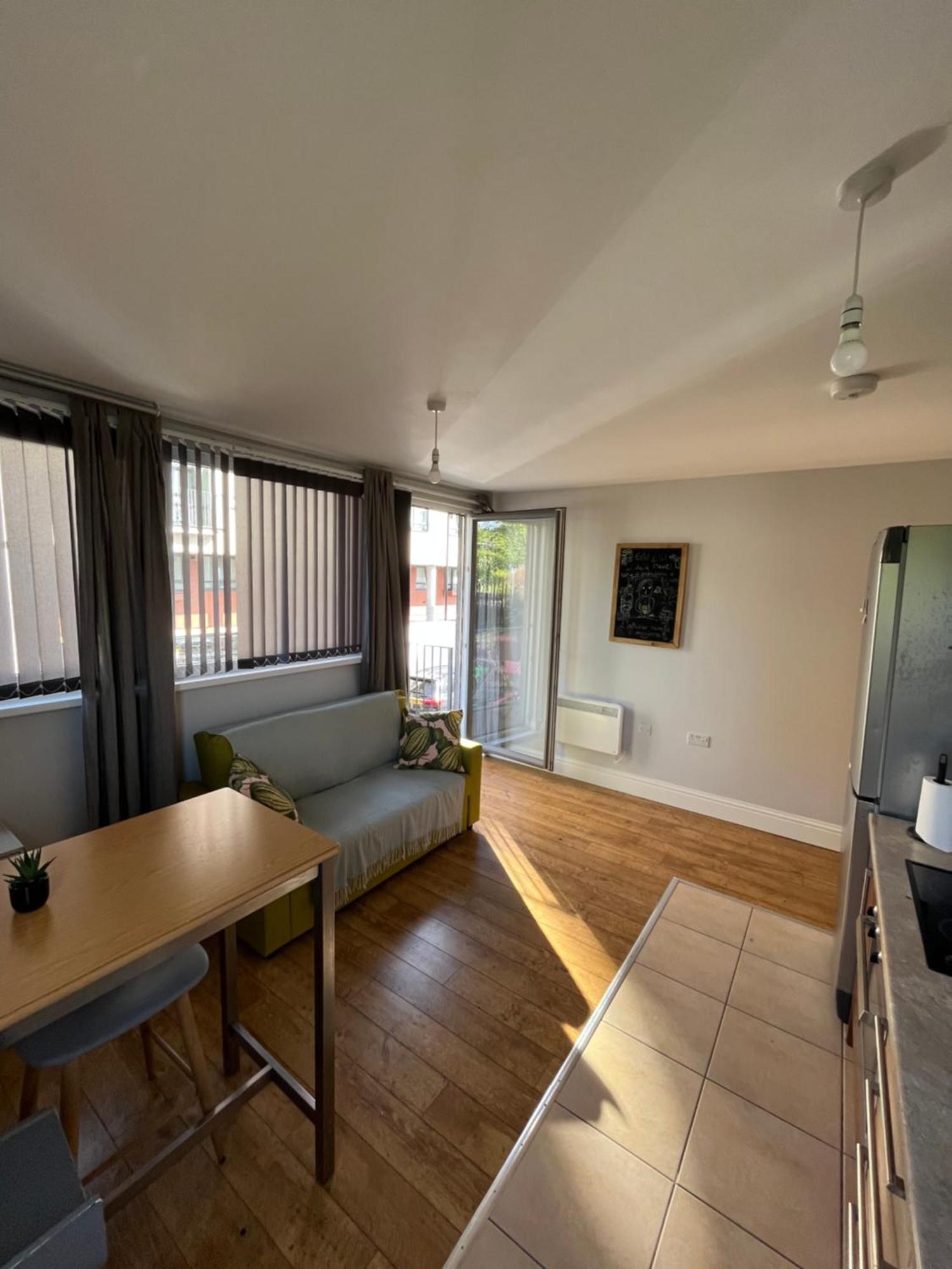 Апартаменты London Modern Flat Near Transports Экстерьер фото