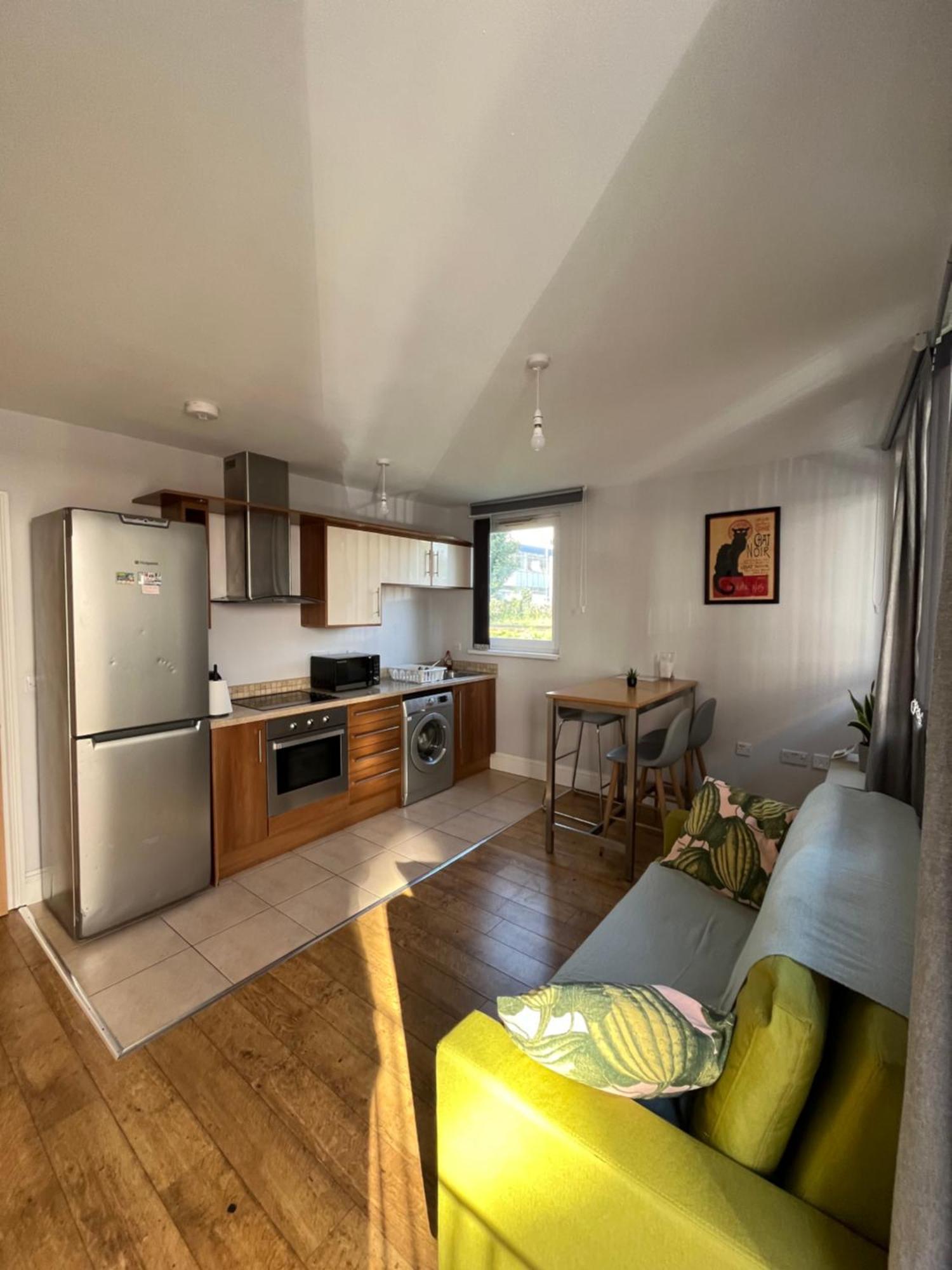 Апартаменты London Modern Flat Near Transports Экстерьер фото
