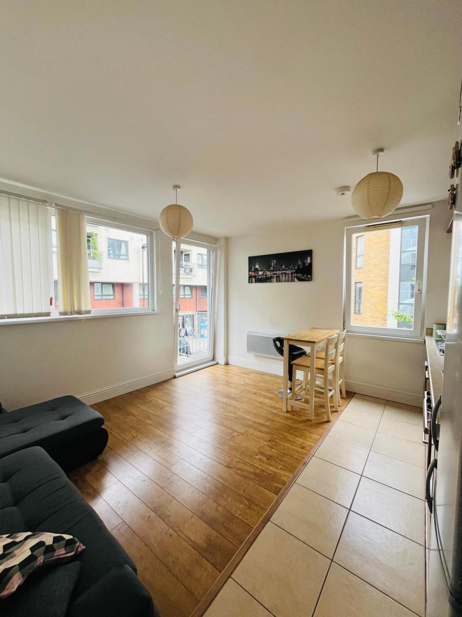 Апартаменты London Modern Flat Near Transports Экстерьер фото